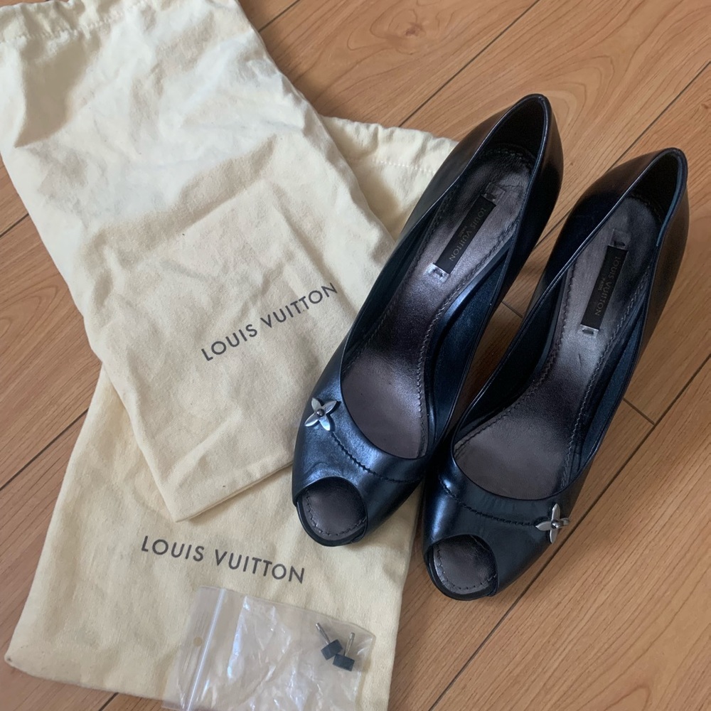 Louis Vuitton open toe pumps. Size US 7,5